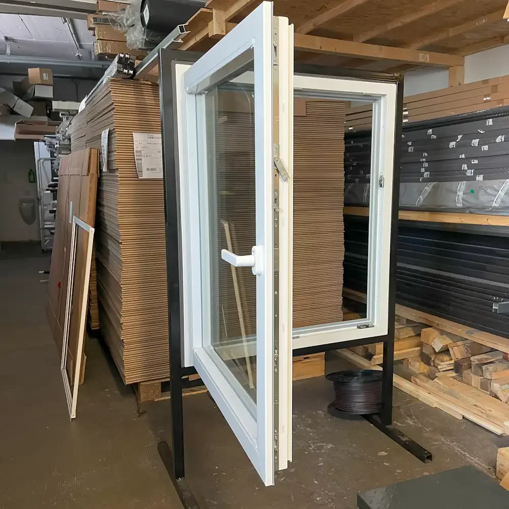 Fenster mit Öffnungsrichtung links, offen