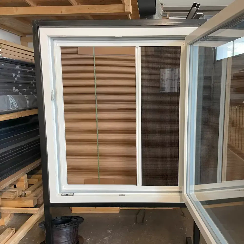 Fenster mit PLISSMART® KLICK-FS, Öffnungsrichtung rechts